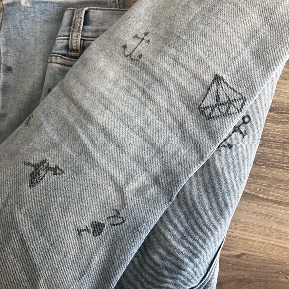 BDG High Rise Graphic Denim - Picture 8 of 8